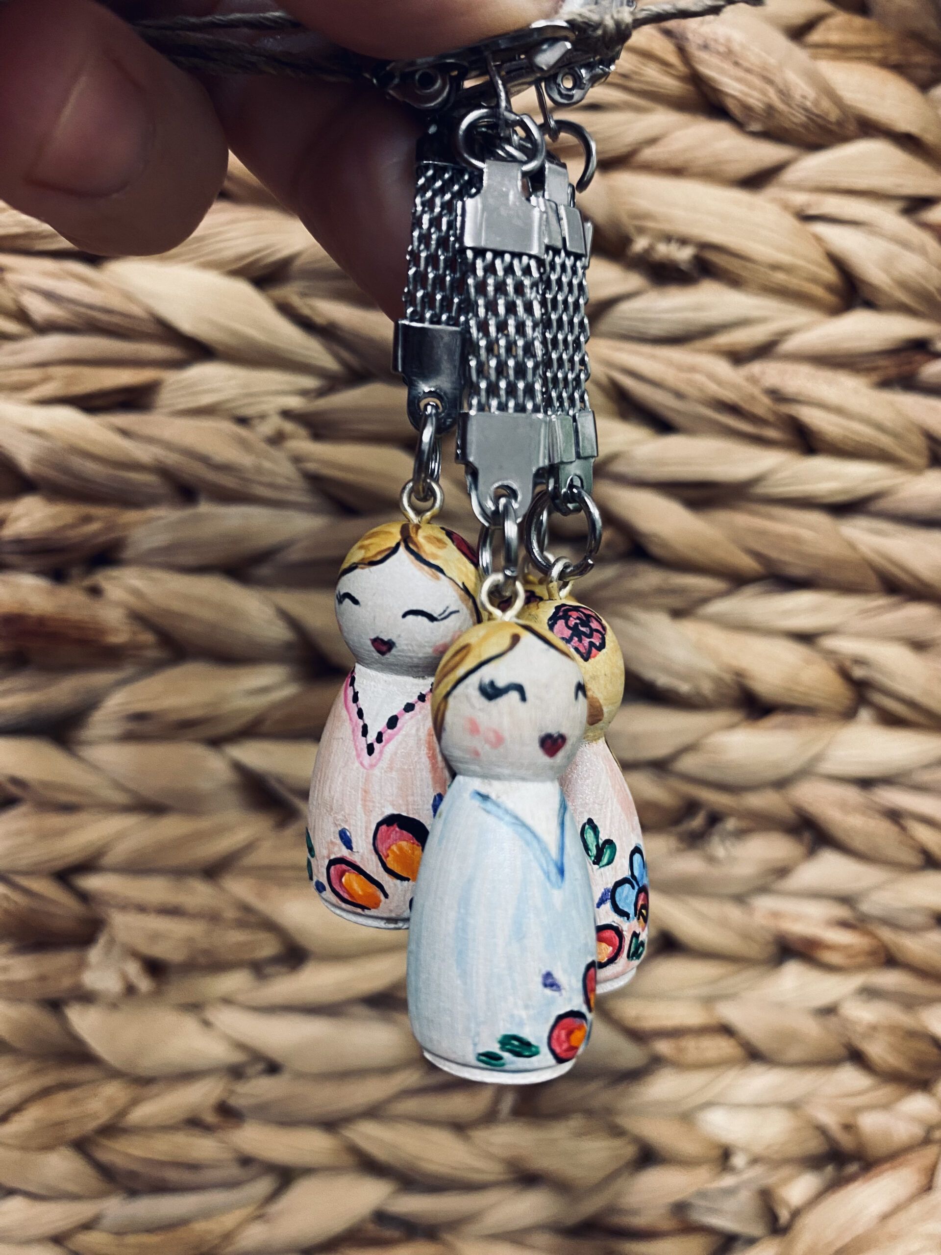 Karolcia - drewniany breloczek ręcznie malowany - obrazek 4