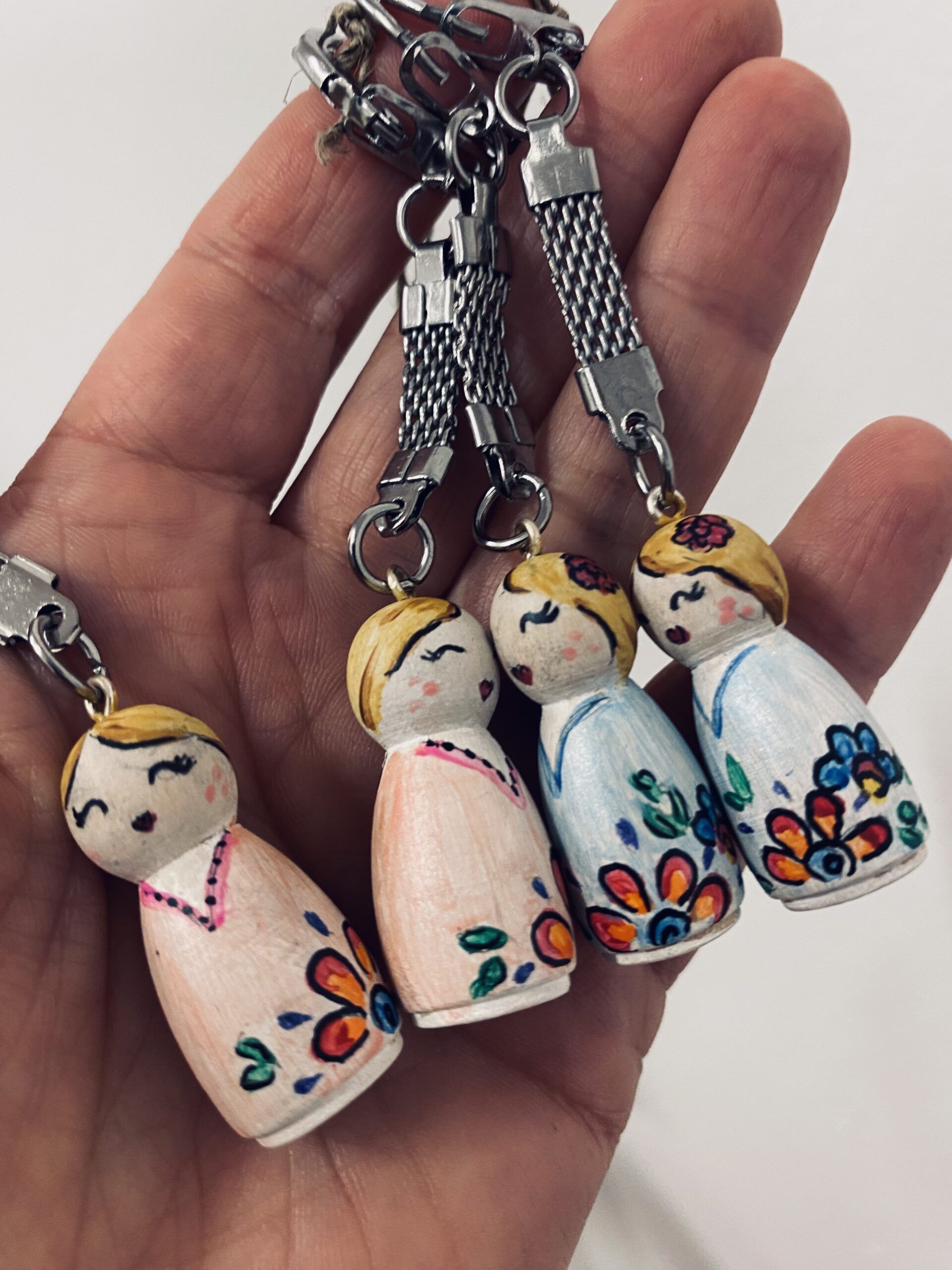 Karolcia - drewniany breloczek ręcznie malowany