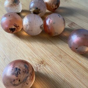 Kula z płatkami róży - naturalne mydło